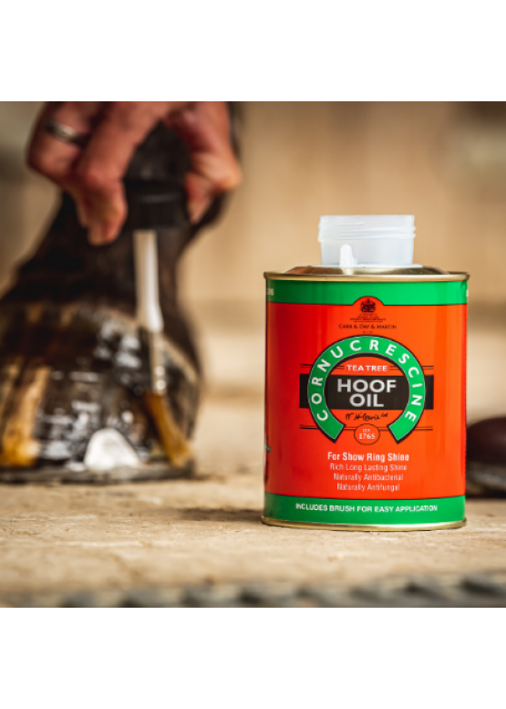 Олія для копит з олією чайного дерева Cornucrescine Tea Tree Hoof Oil, Carr & Day & Martin